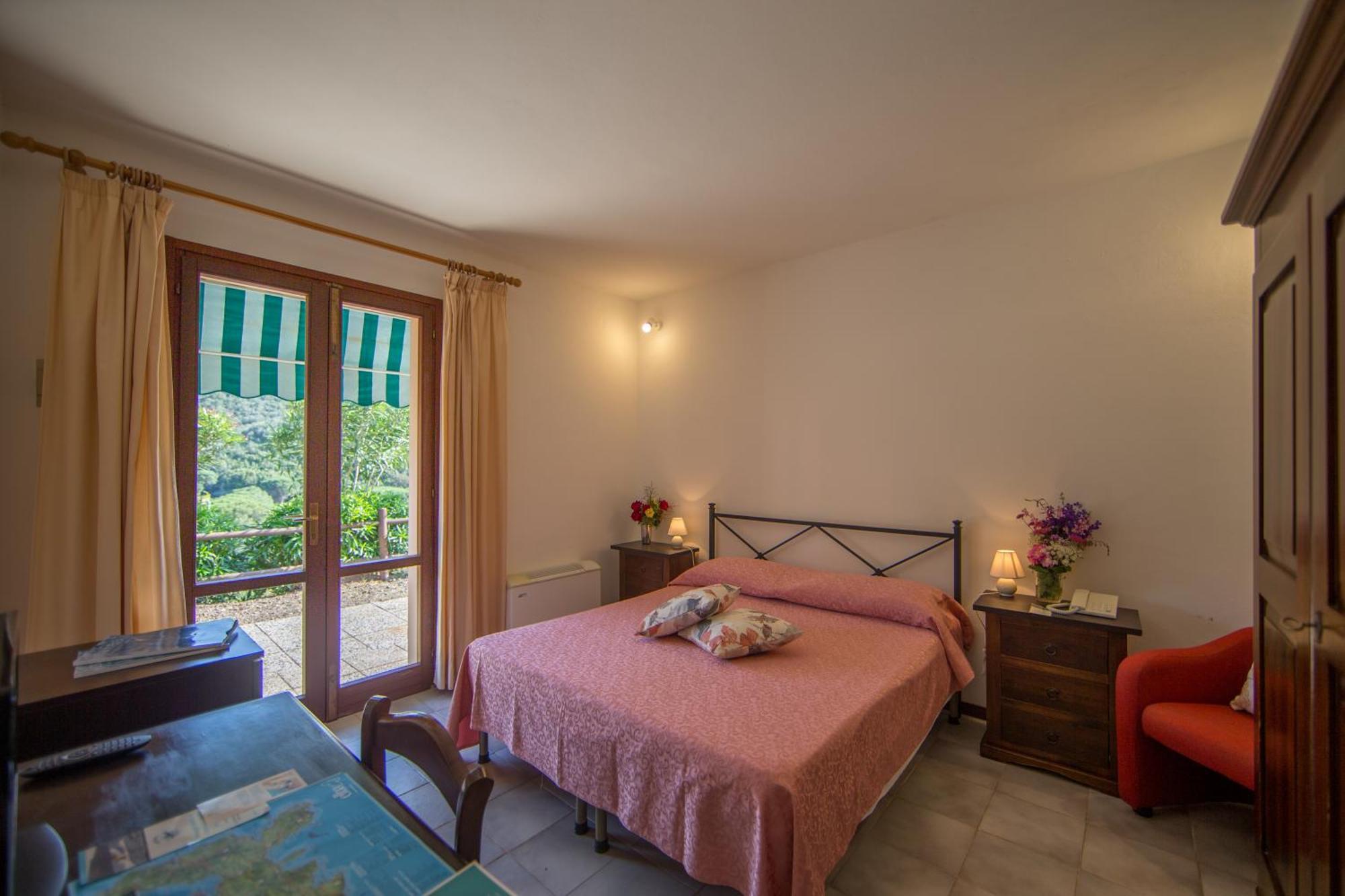 Hotel La Feluca Портоферрайо Экстерьер фото