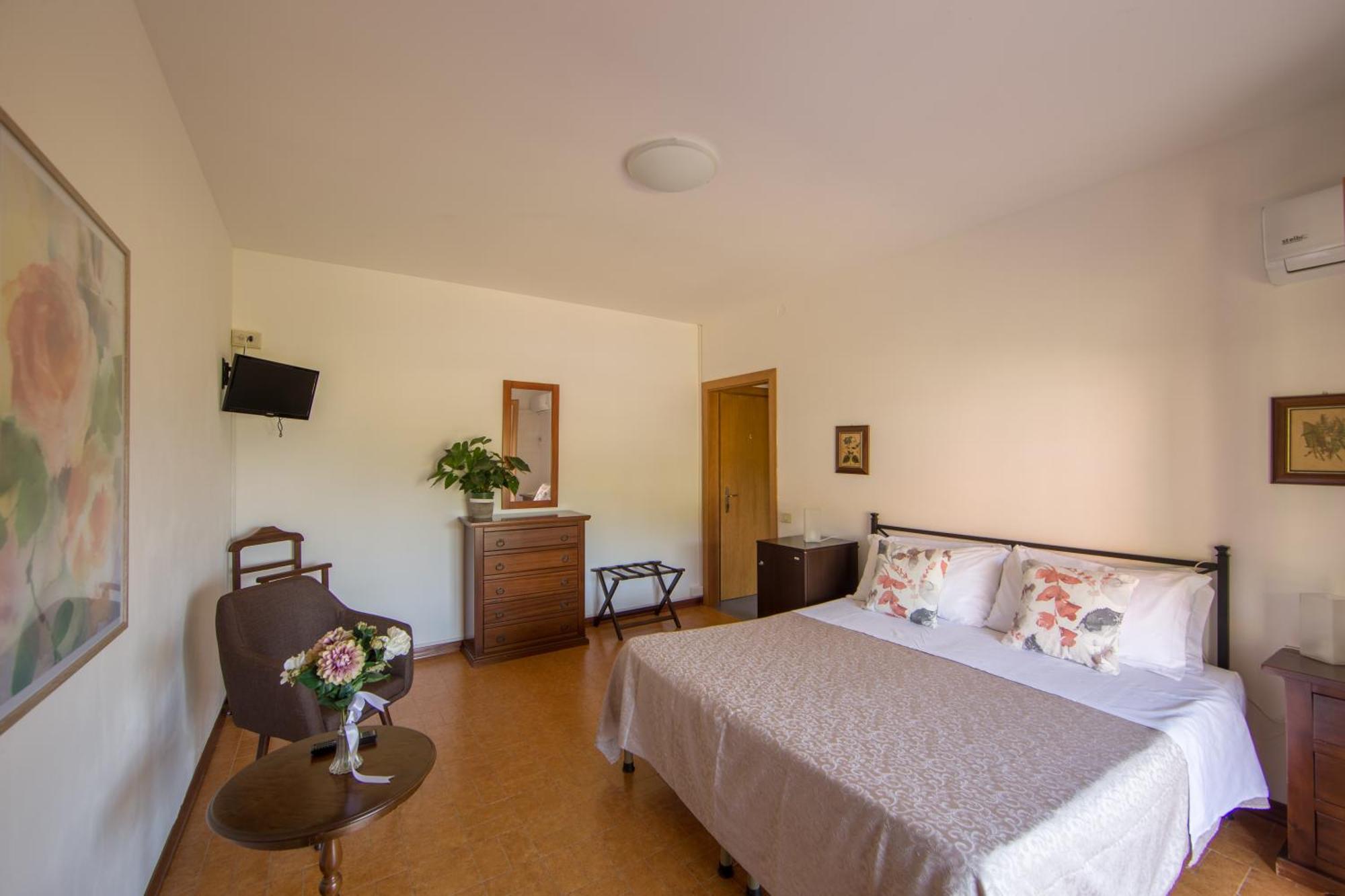 Hotel La Feluca Портоферрайо Экстерьер фото
