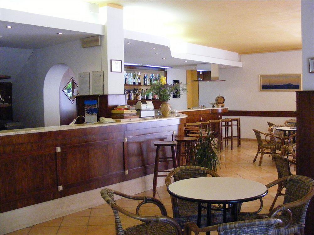 Hotel La Feluca Портоферрайо Экстерьер фото